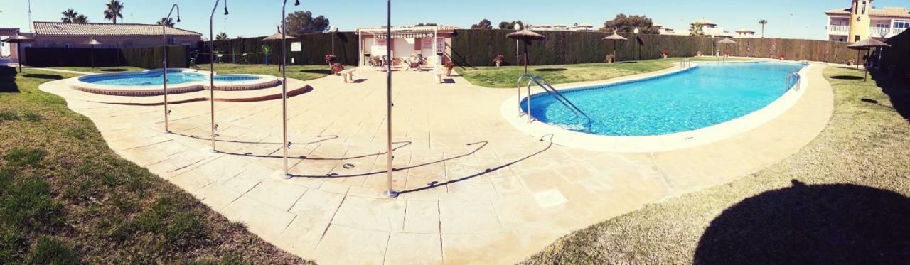 Fabulous Detached Large Villa 5 Bedrooms 3 Bathrooms Backing Onto Villamartin Golf Course מראה חיצוני תמונה