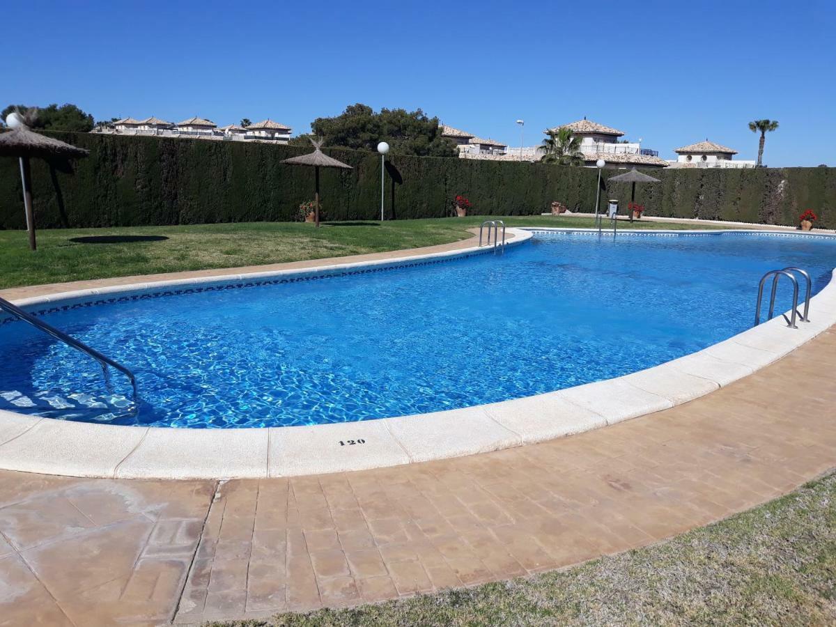 Fabulous Detached Large Villa 5 Bedrooms 3 Bathrooms Backing Onto Villamartin Golf Course מראה חיצוני תמונה